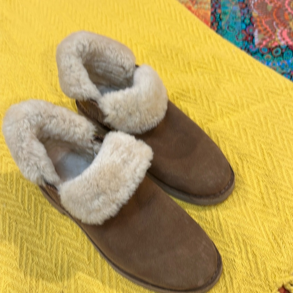 Ugg Sherpa pull on boots